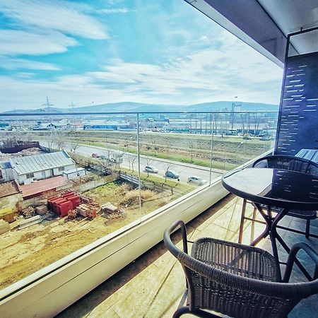 Super Apartments Near Airport With Shop & Free Parking 이아시 외부 사진