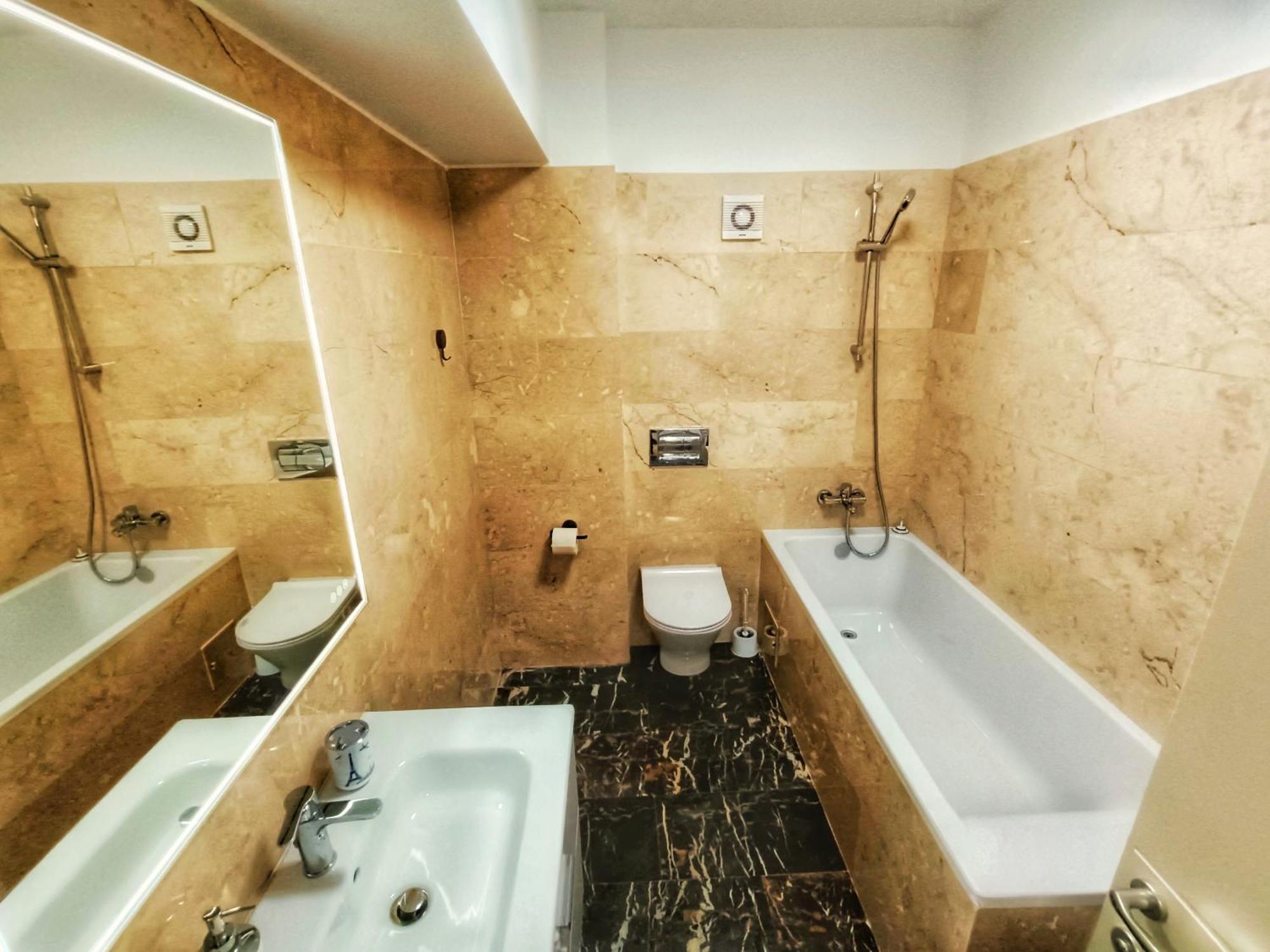 Super Apartments Near Airport With Shop & Free Parking 이아시 외부 사진