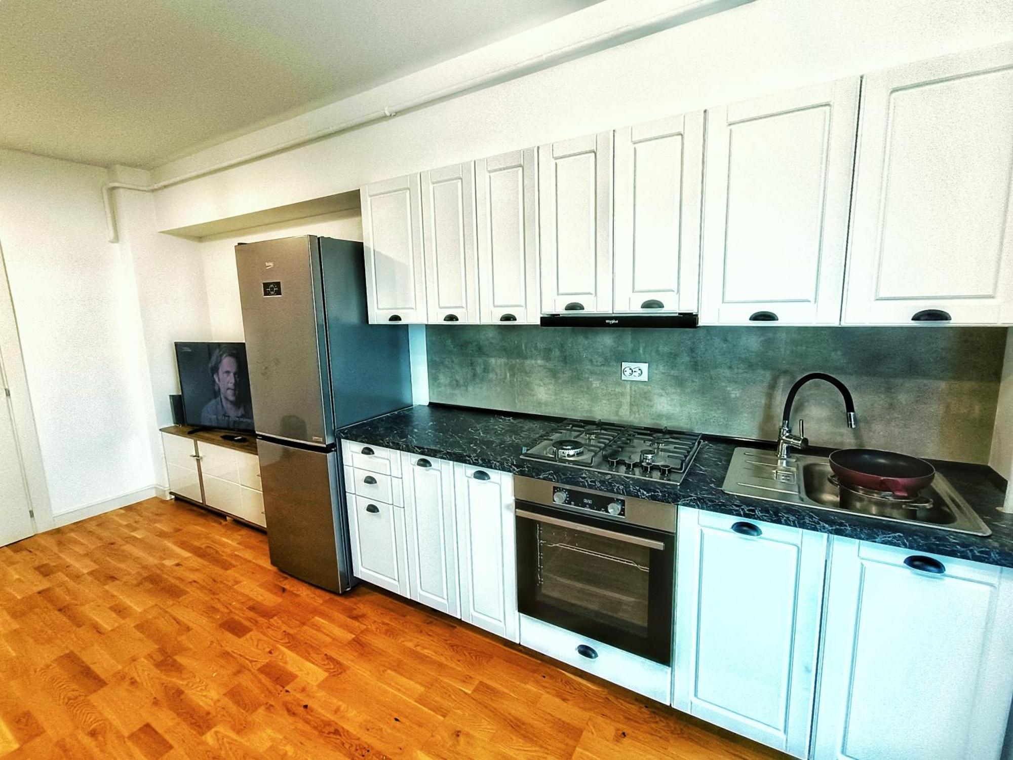 Super Apartments Near Airport With Shop & Free Parking 이아시 외부 사진